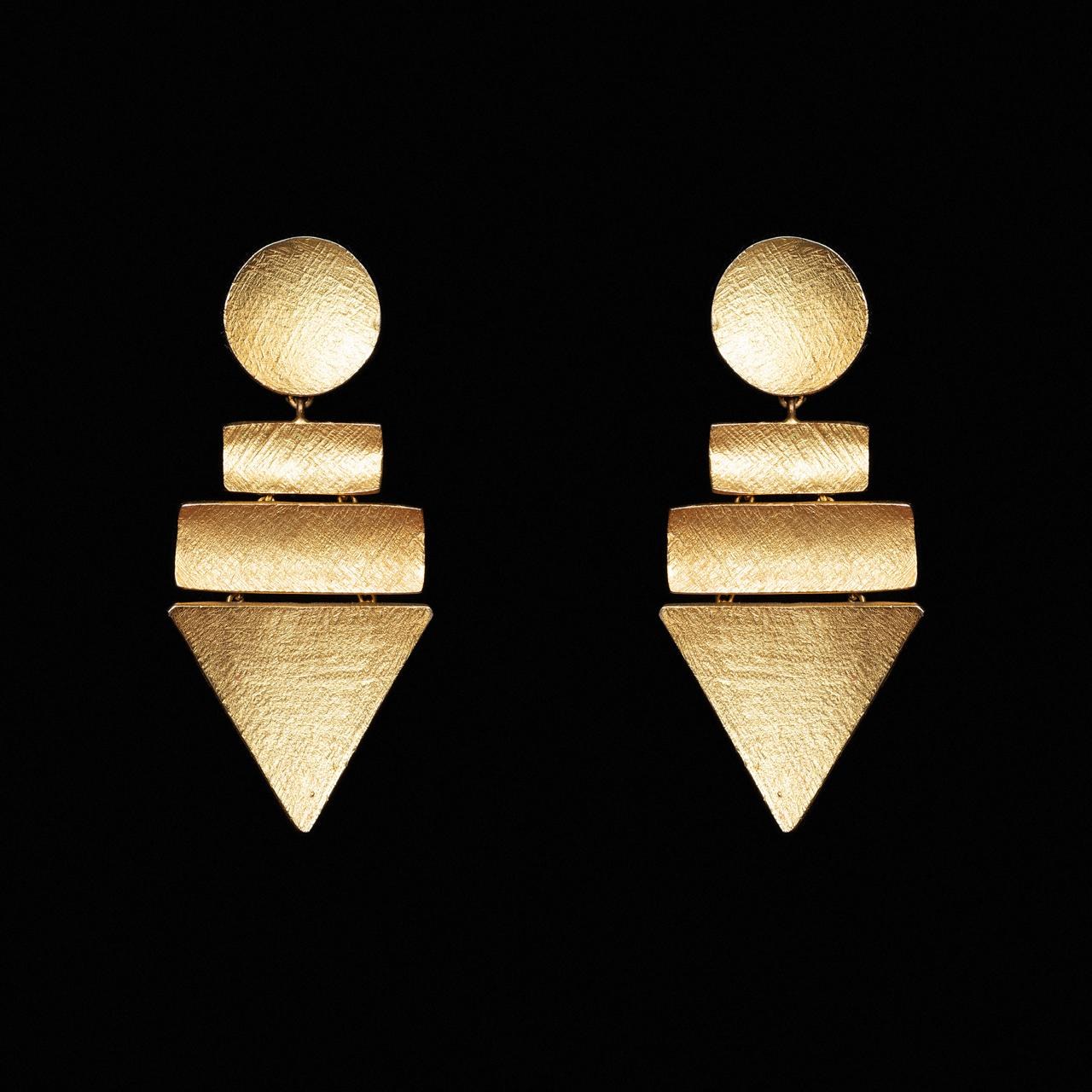 Brushed gold-tone geometric earrings made of a disc, two bars and an inverted triangle