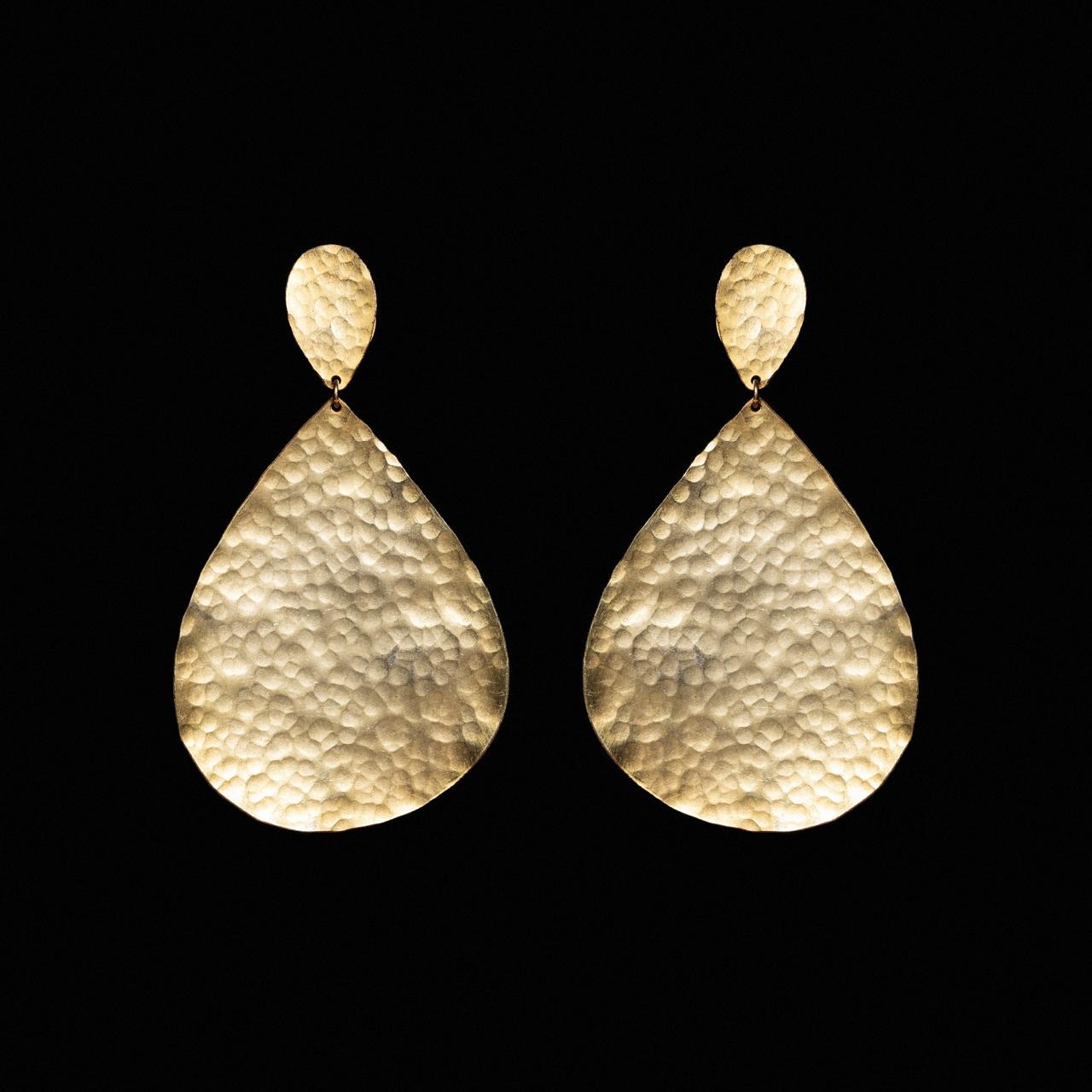 Large hammered gold-tone teardrop drop earrings with no stones
